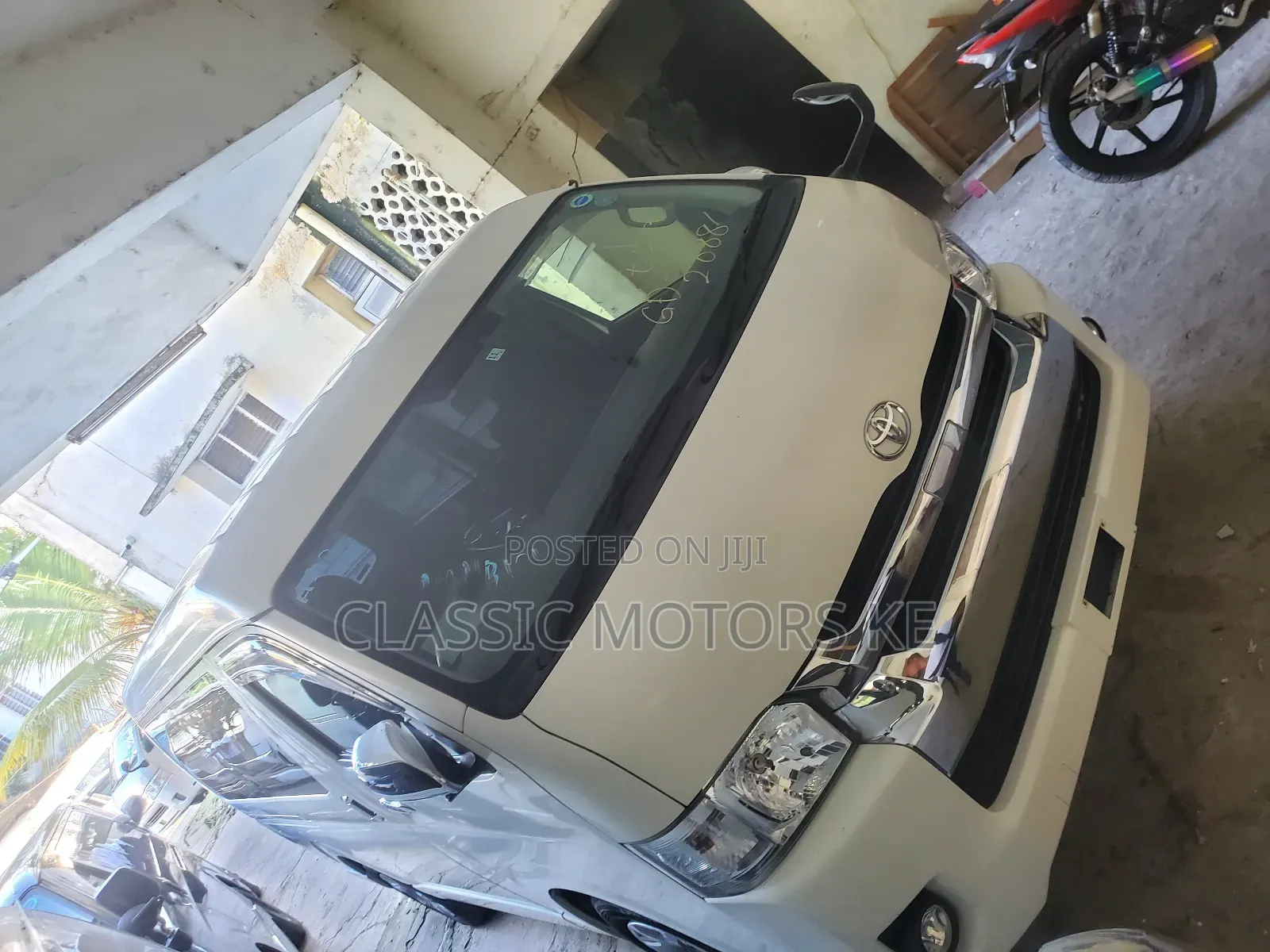 Toyota Regius 2018 White
