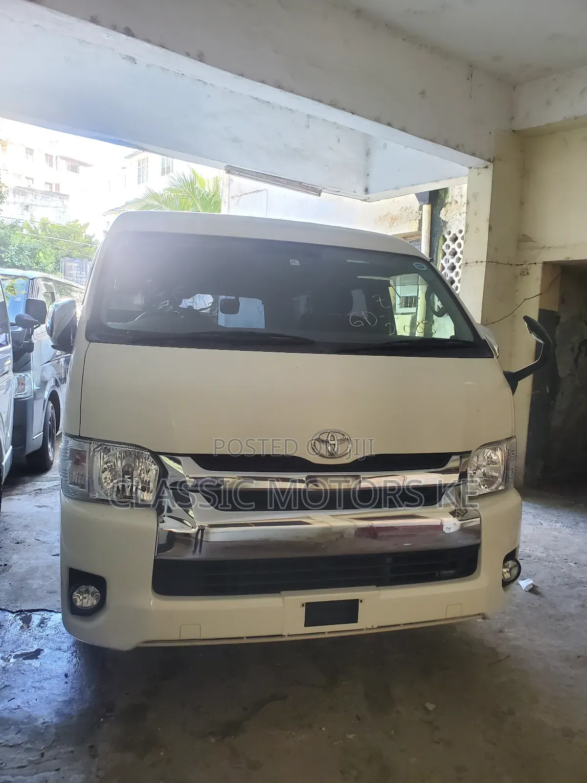 Toyota Regius 2018 White