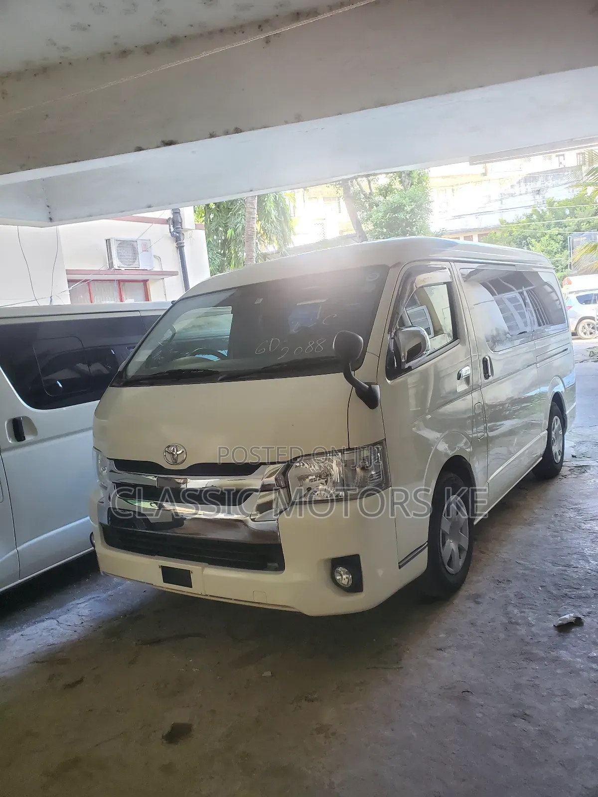 Toyota Regius 2018 White