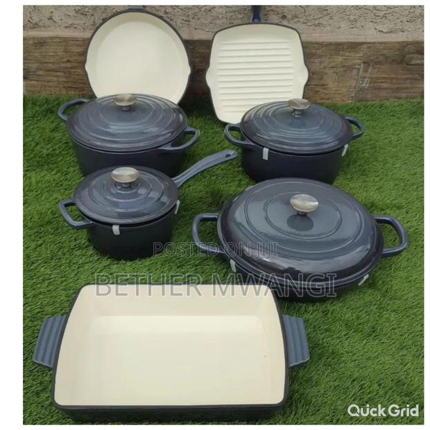 Cast Iron Dutch Oven - main view