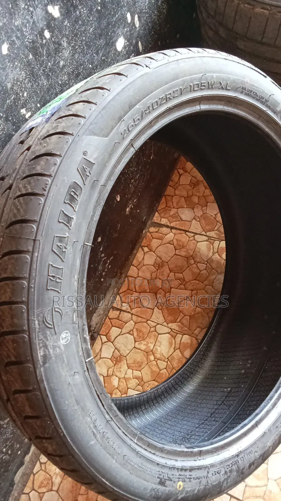 265/40 R 21 Haida Tyres Made in Chian.