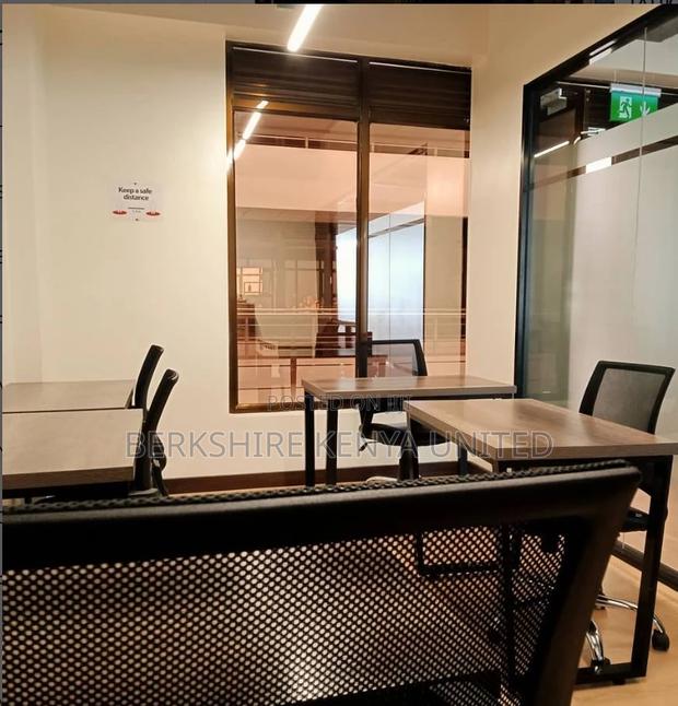 Clean and Subtle Offices With Best Furniture