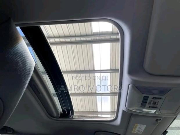 Toyota RAV4 Limited AWD 2019 White - thumbnail 15
