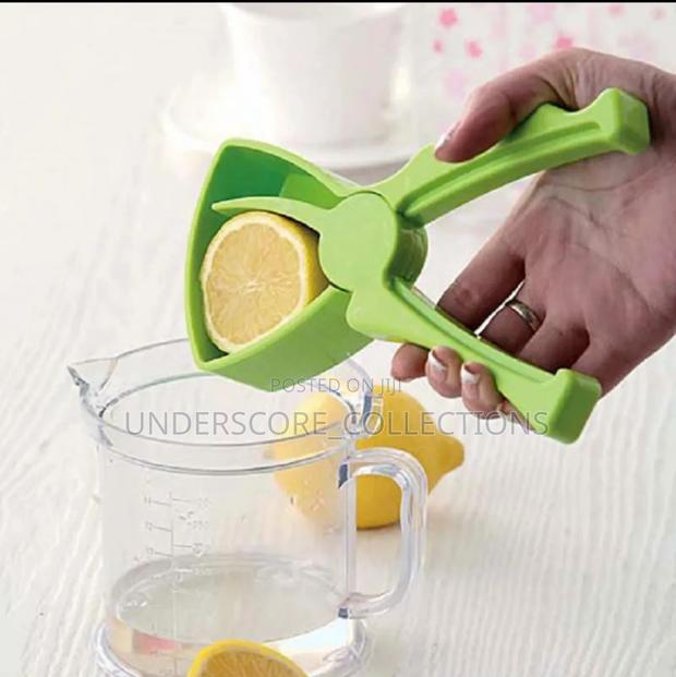 *HARD PLASTIC Lemon Orange Squeezer - main view