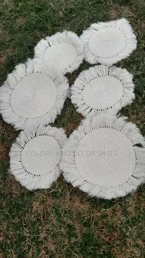 White Plain Mats Decor