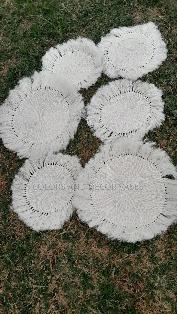 White Plain Mats Decor