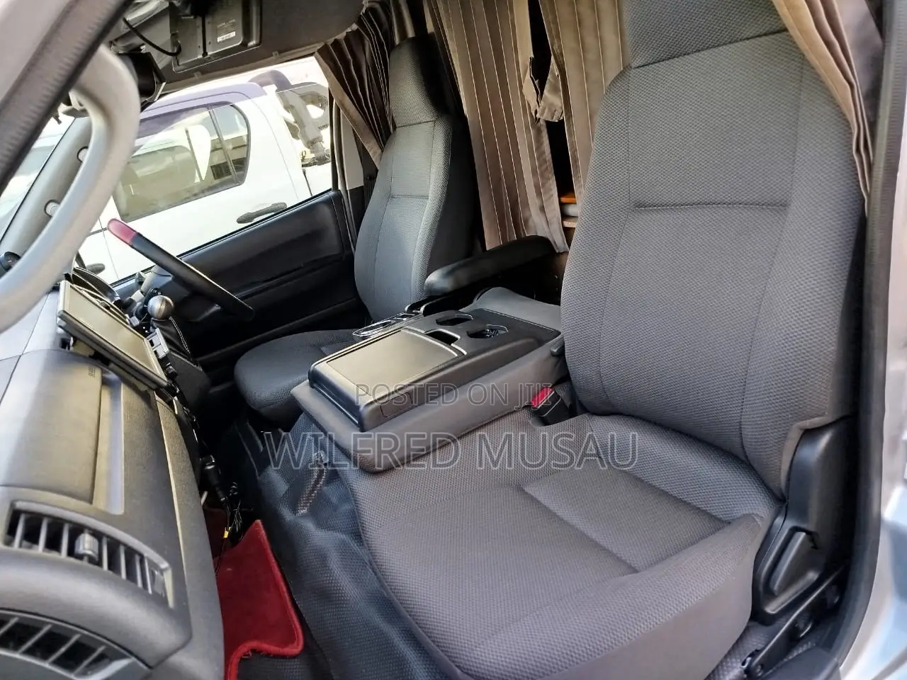 Toyota Grand HiAce 2017 Silver