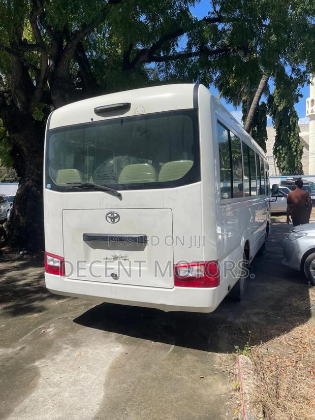 Toyota Coaster 2018 White - thumbnail 5