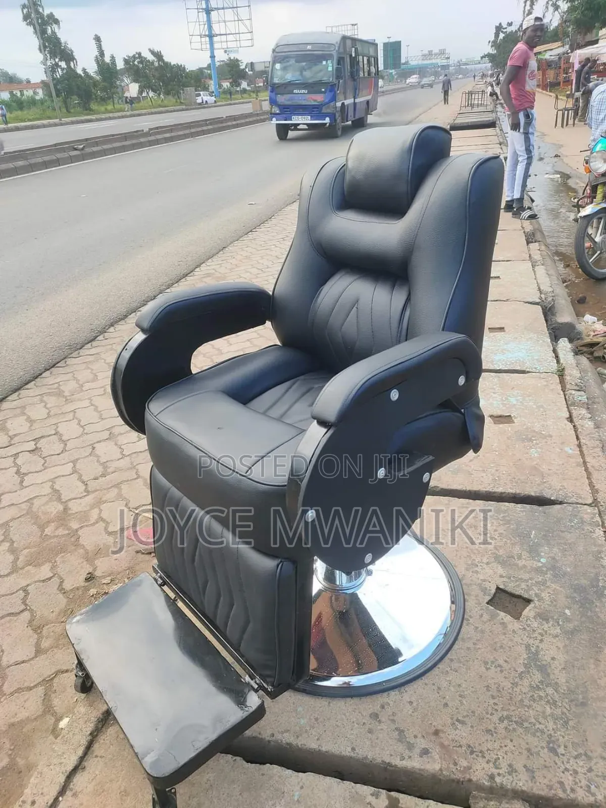 Barber Chair With Hydraulic Machine, Black 