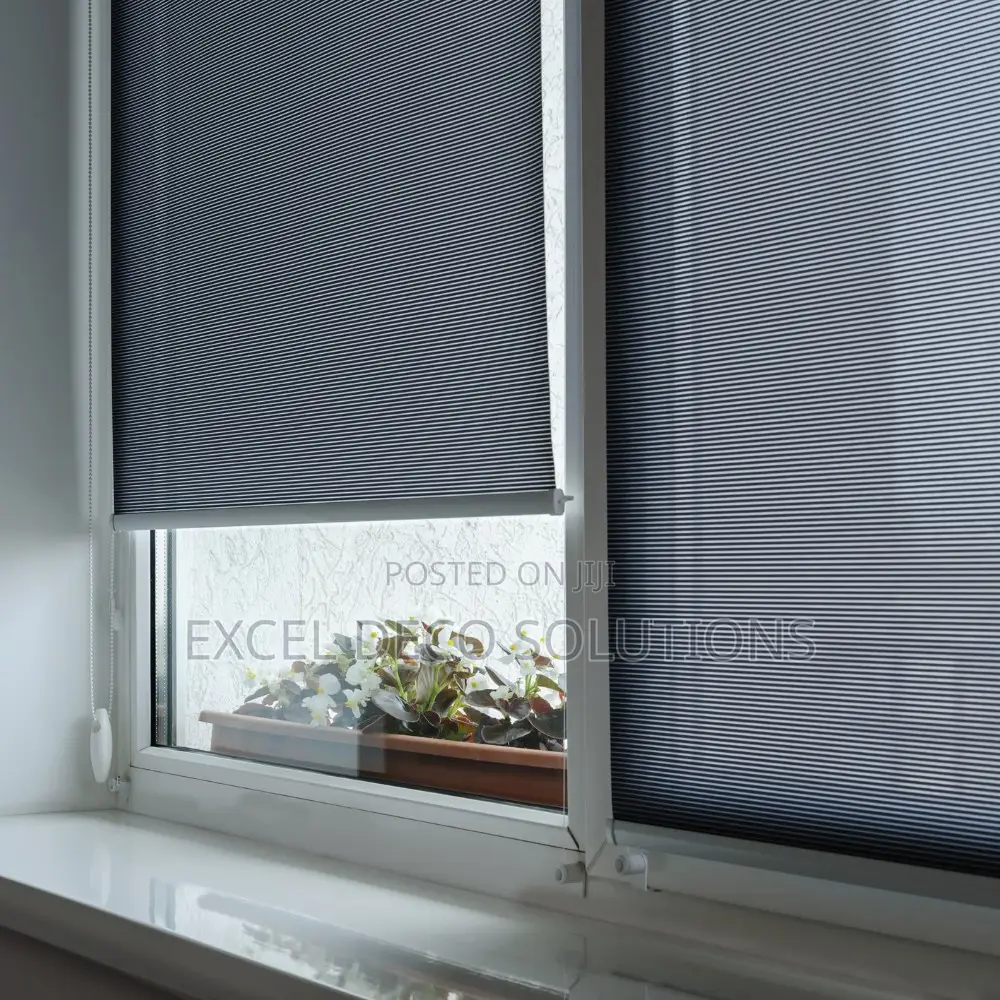Dim Out Light Filtering Roller Blind