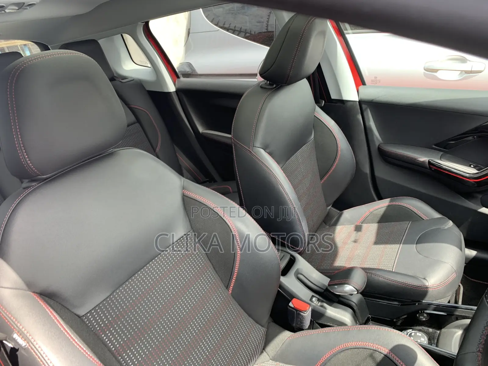 Peugeot 2008 1.2 PureTech (130 Hp) 2017 Red