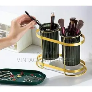 Multifunctional Make-up Brush Storage Holders •••√