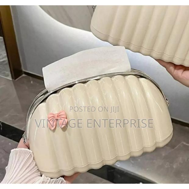 Creamy White-Shell Shaped Tissue Box Cover