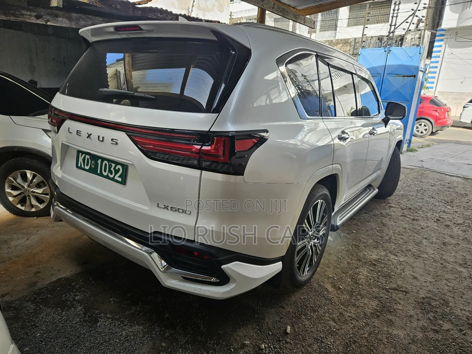 Lexus LX 2021 White