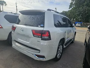 Toyota Land Cruiser 2015 White