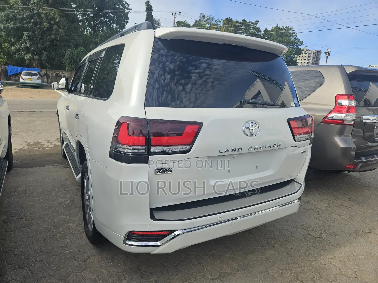 Toyota Land Cruiser 2015 White