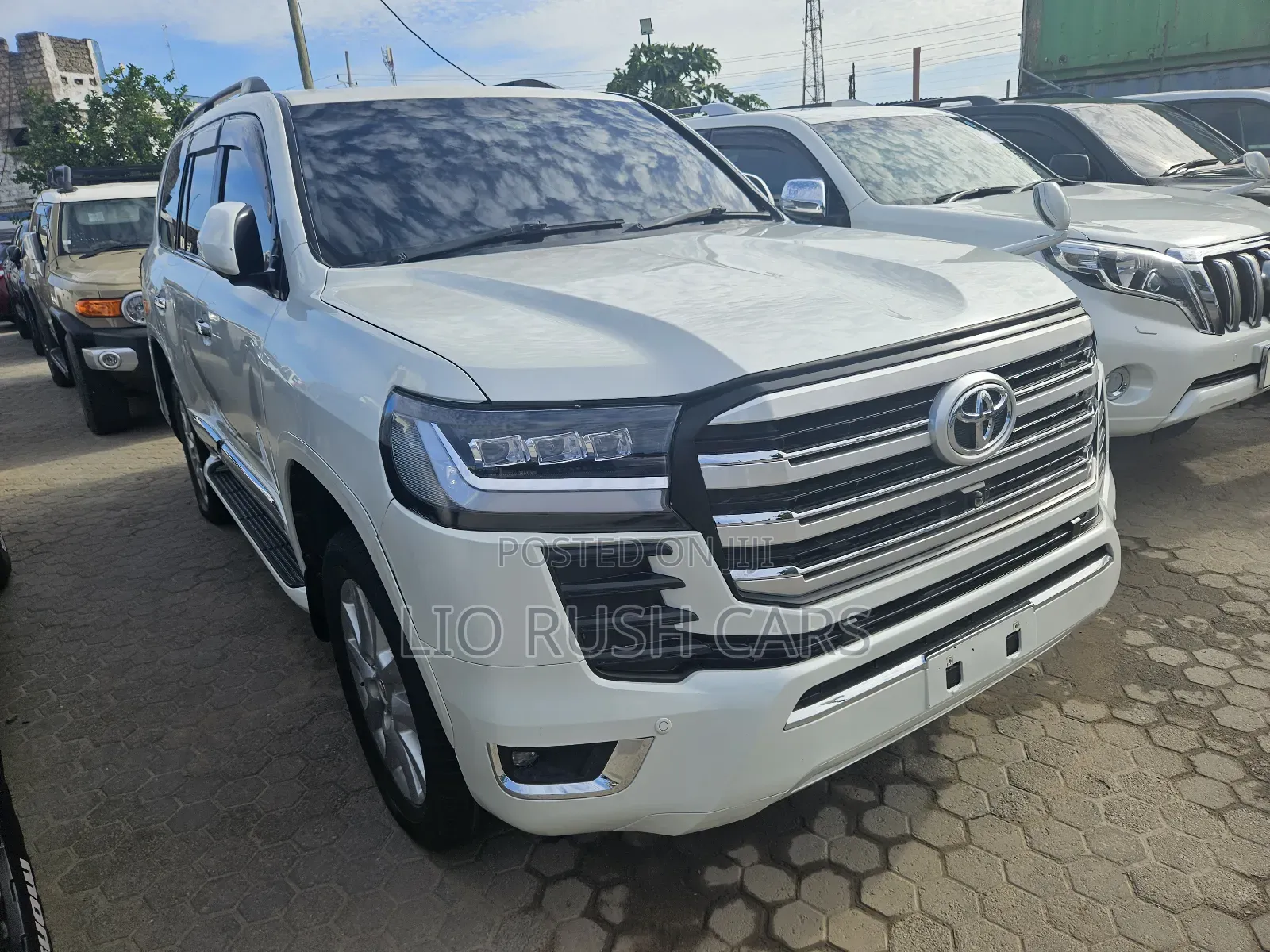 Toyota Land Cruiser 2015 White