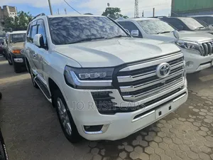 Toyota Land Cruiser 2015 White