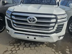 Toyota Land Cruiser 2015 White