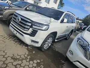 Toyota Land Cruiser 2015 White