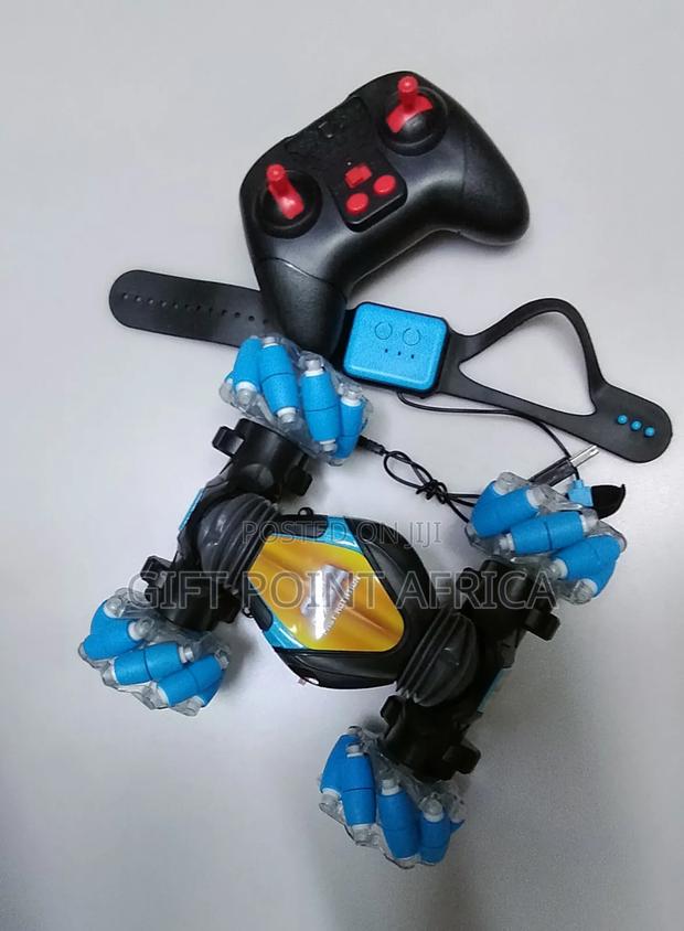 Rechargeable Stunt Toy Car With Hand Gesture Sensor - main view