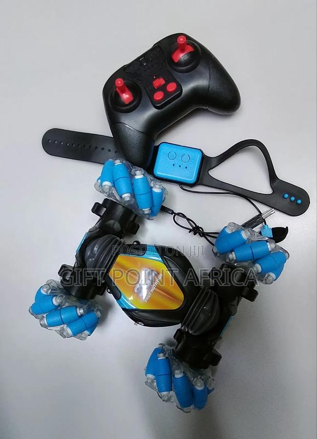 Rechargeable Stunt Toy Car With Hand Gesture Sensor - thumbnail 2