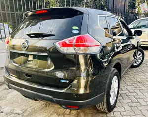 Nissan X-Trail 2.0 Petrol AWD 2017 Green