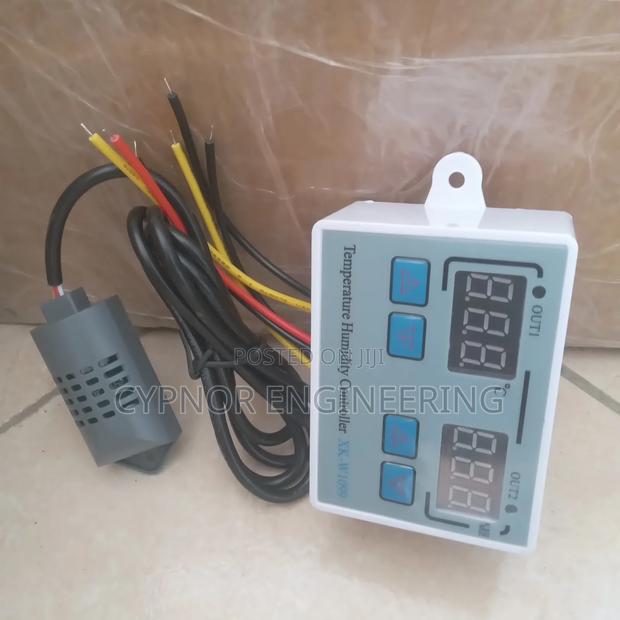 Thermostat for Rooms With Hygrometer