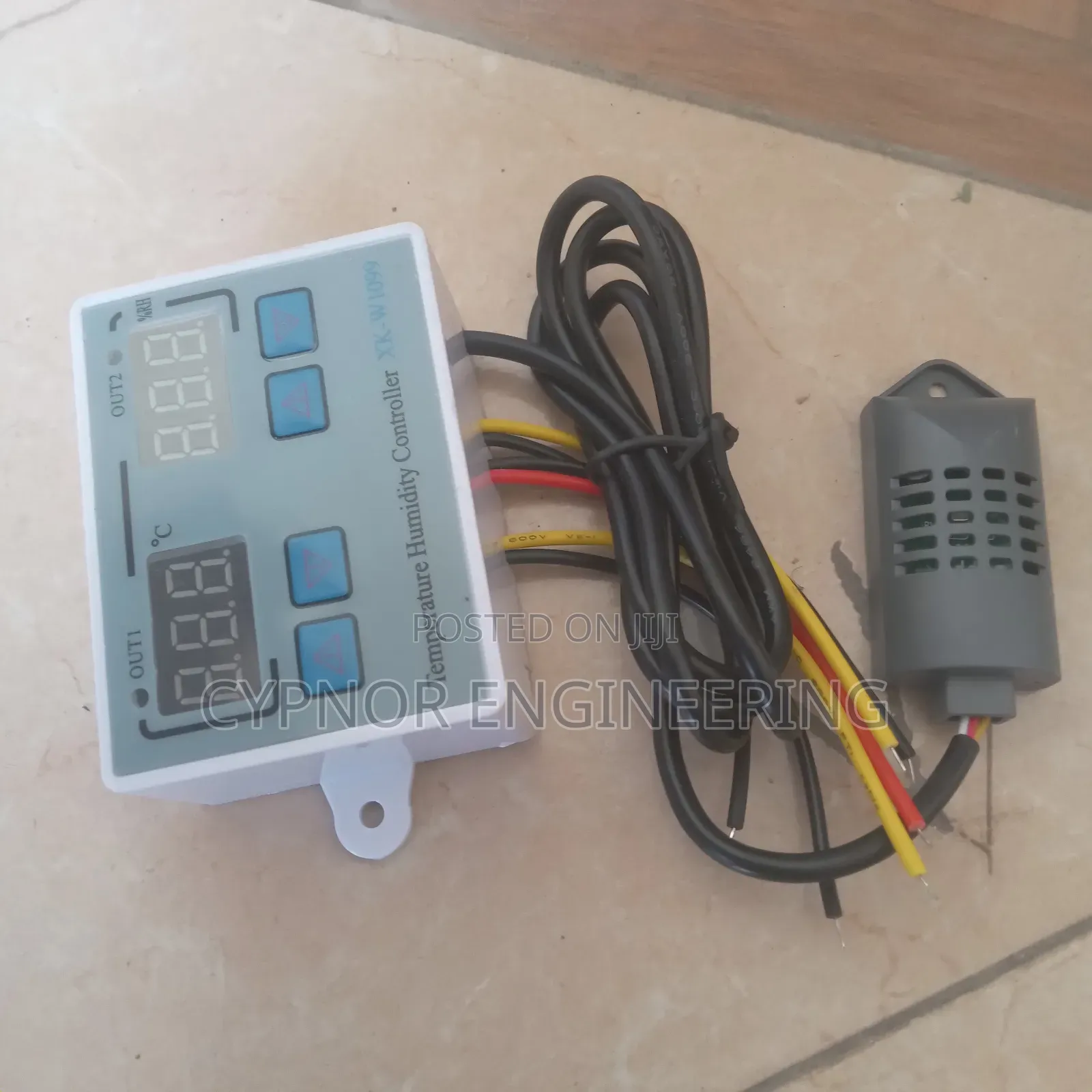 Store Thermostast With Hygrometer Device