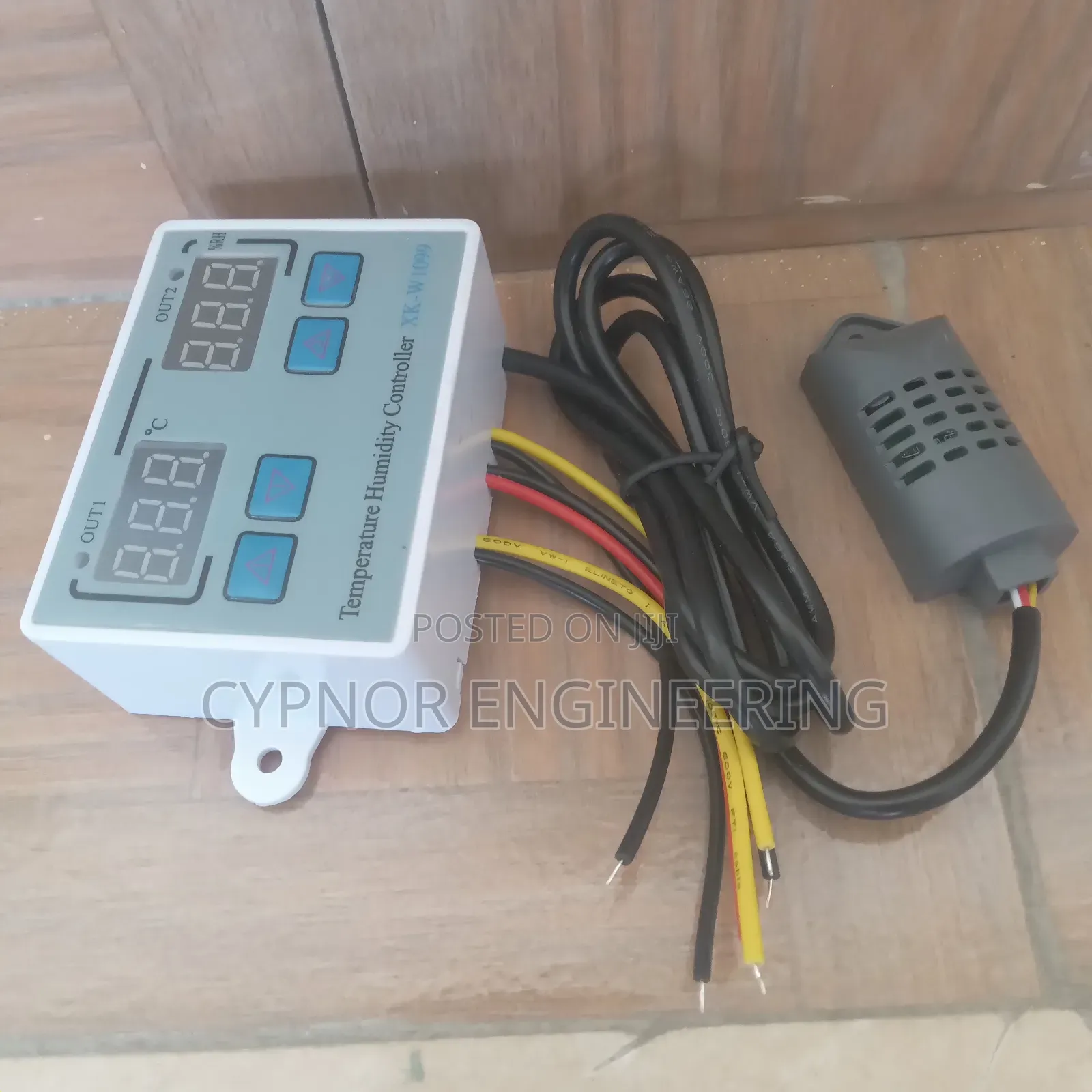 Thermostat for Labs With Hygrometer