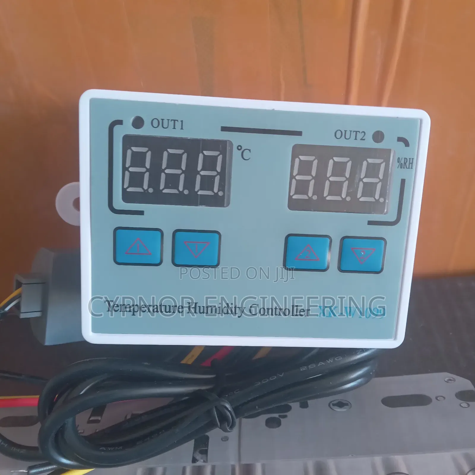 Store Thermostat With Intergrated Hygrometer