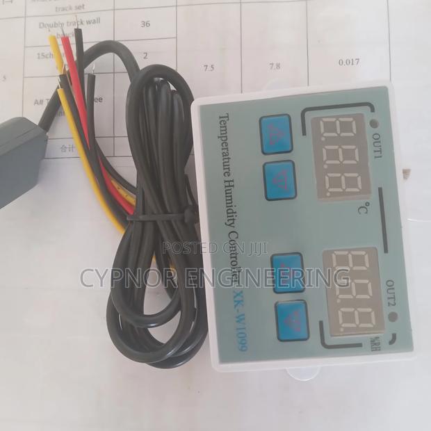 Thermostat and Hygrometer for Lab Use - main view