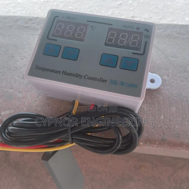 Room Thermostat With Built in Hygrometer