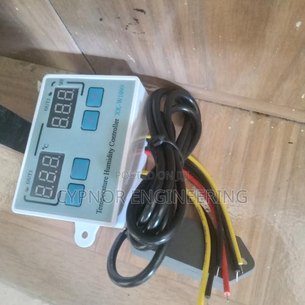 Incubator Thermostat and Hygrometer System