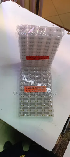30a Strip Connector