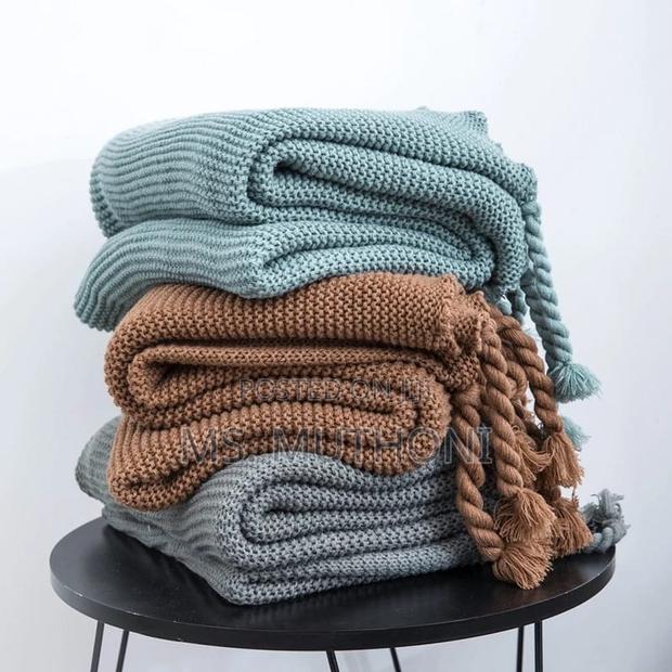 Supper Soft Knitted Throw Blankets With Tassels