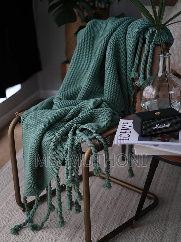 Supper Soft Knitted Throw Blankets With Tassels - thumbnail 3