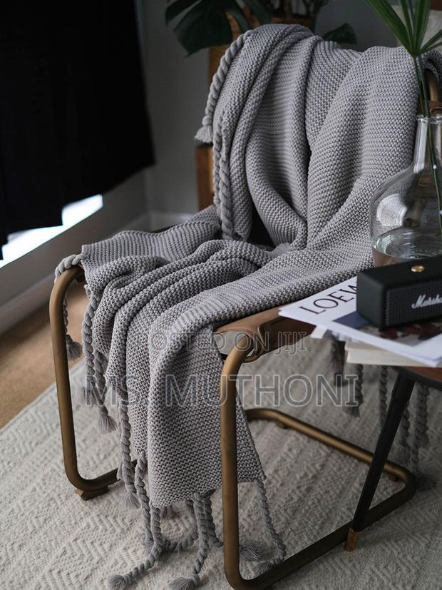 Supper Soft Knitted Throw Blankets With Tassels - thumbnail 2
