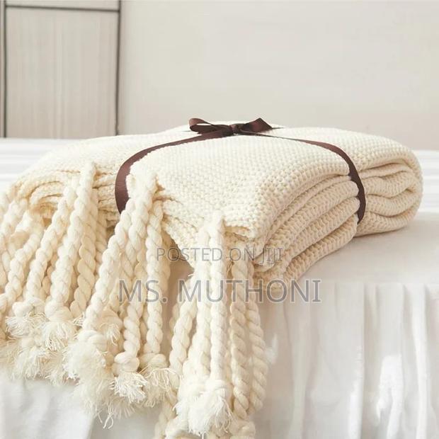 High Quality Supper Soft Knitted Throw Blankets With Tassel - thumbnail 4