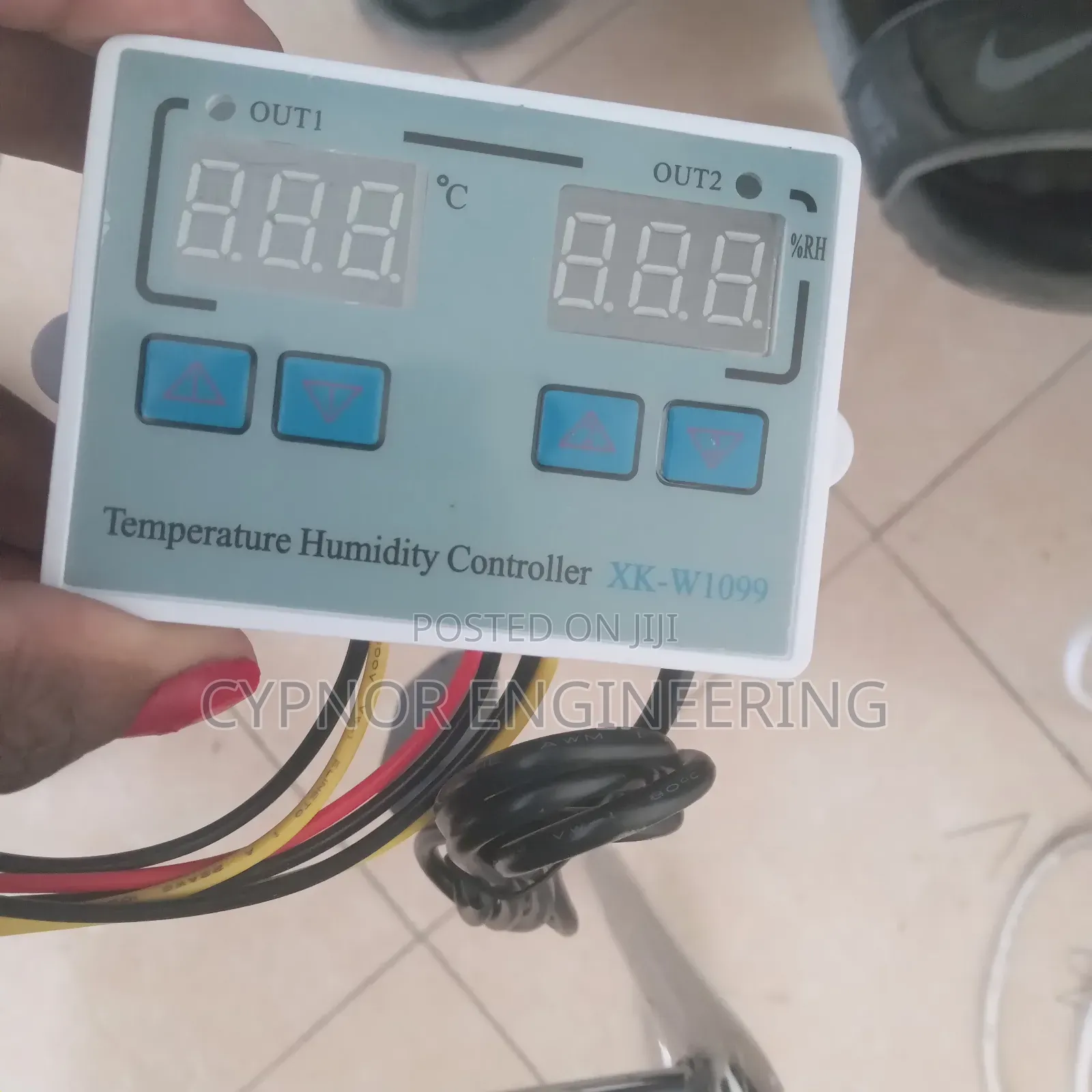 Thermostat for Homeswith Hygrometer Control