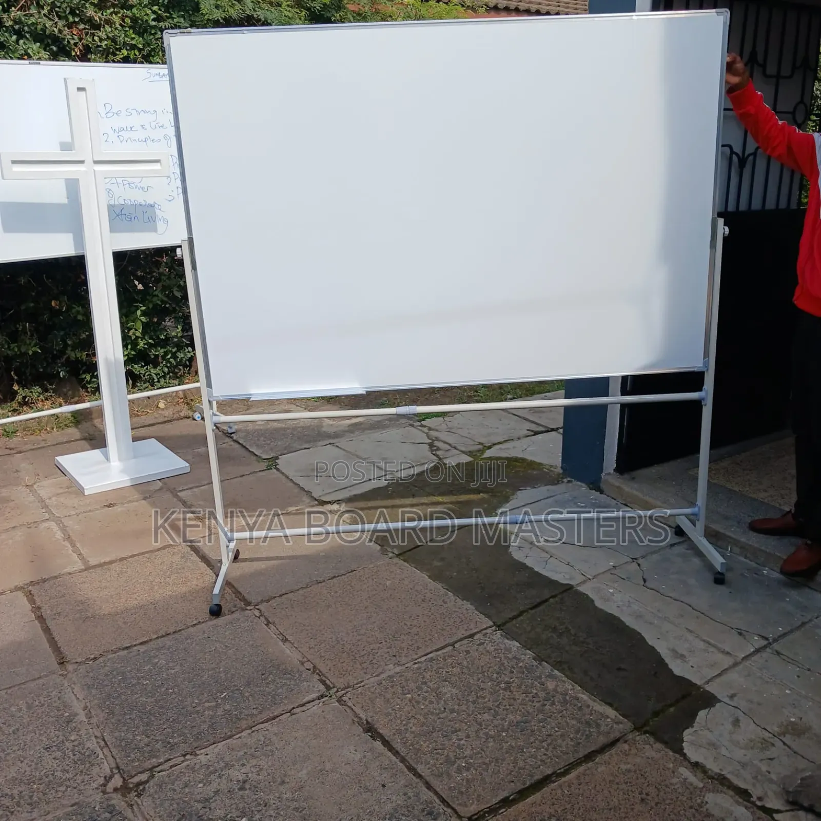 Whiteboard ◇Whiteboard,Projecting White Board on a Stand.