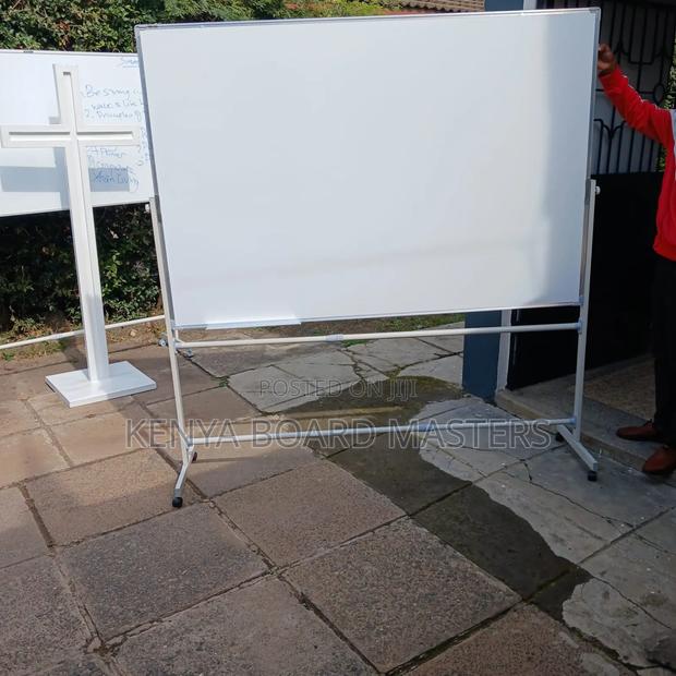 Whiteboard ◇Whiteboard,Projecting White Board on a Stand. - main view