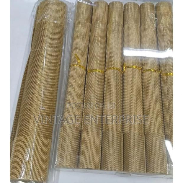 6pcs (180cm by 30cm- Runner Size ). Table Mats and Runner √√