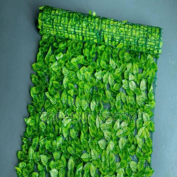 Green Leafed Privacy Fence Green Leafed Privacy Fence