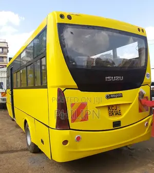 Isuzu Executive Bus 2015 Yellow