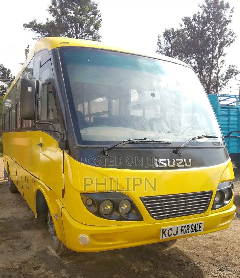 Isuzu Executive Bus 2015 Yellow