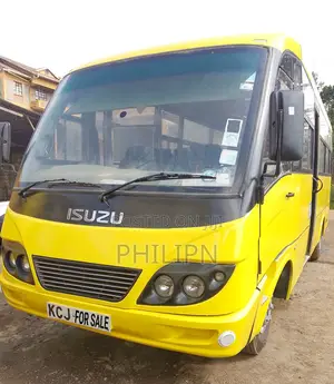 Isuzu Executive Bus 2015 Yellow