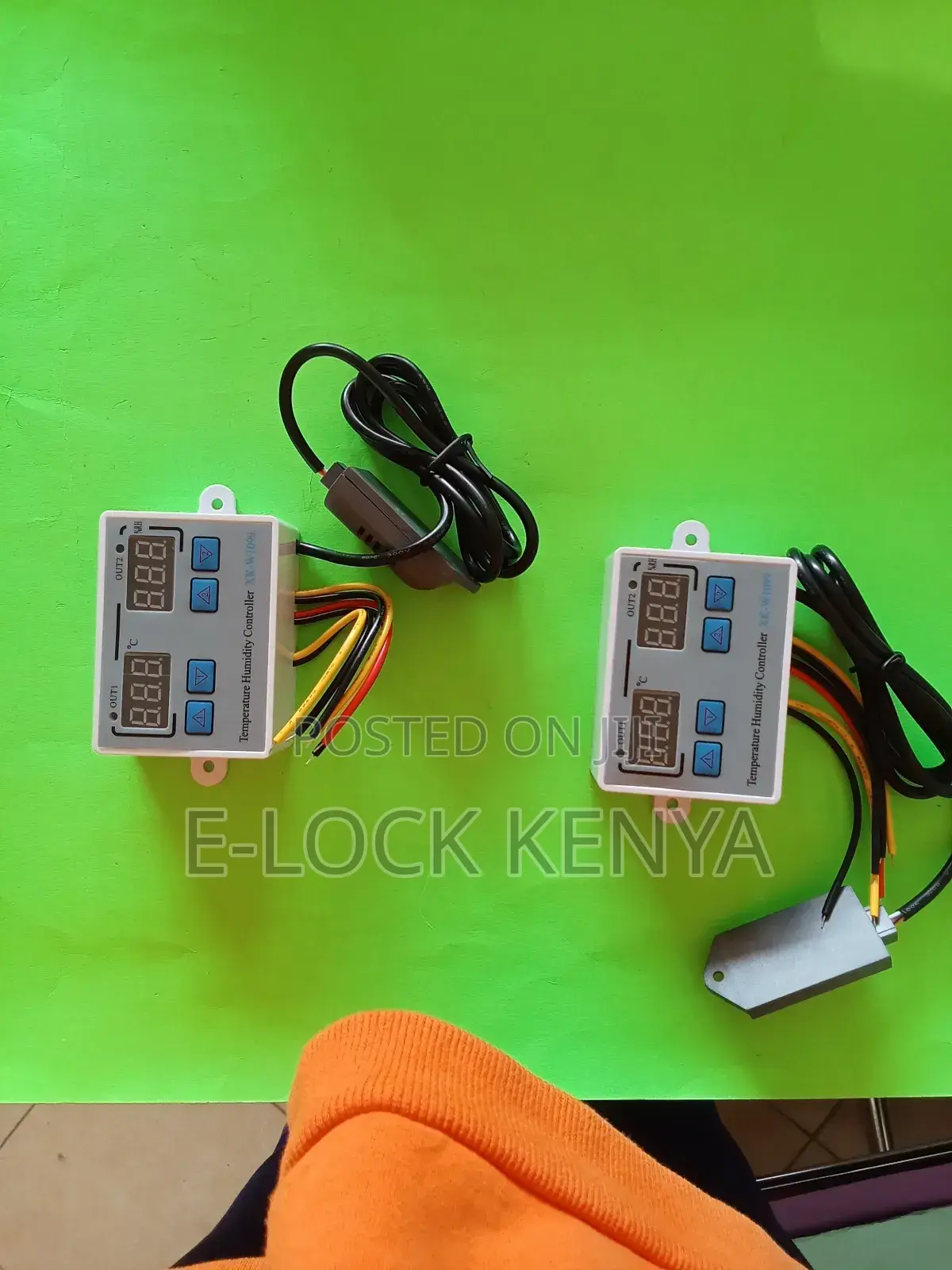 Thermostat for Hatchers With Built in Hygrometer