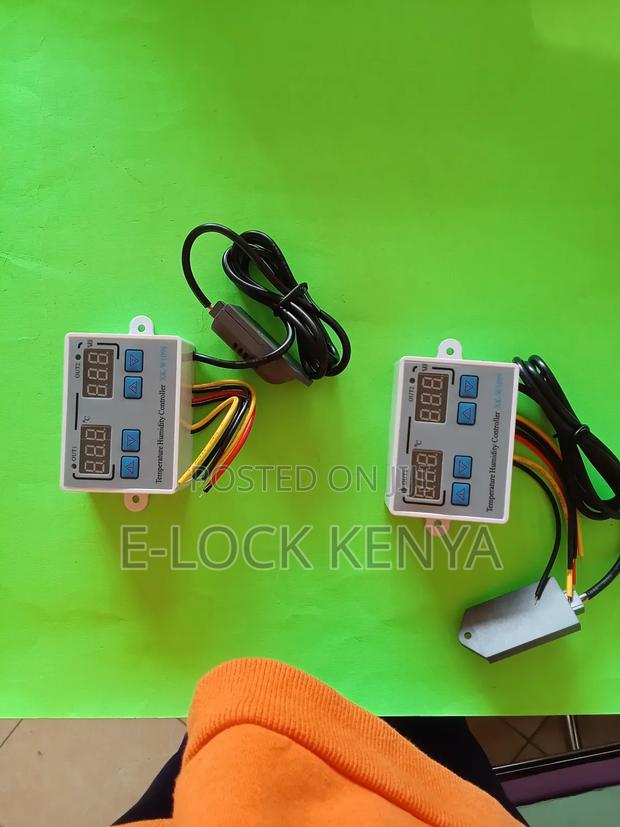 Thermostat for Hatchers With Built in Hygrometer