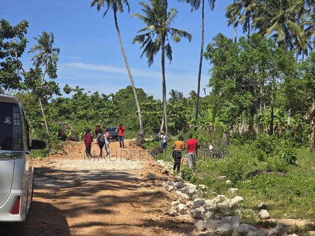 50×100 Plots -Galu Diani - main view